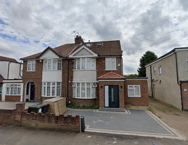 Clammas Way, Uxbridge UB8, London - Photo 1