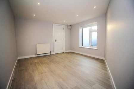 1 bedroom ground floor flat to rent - Photo 2