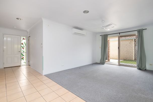 Open and Spacious Family Home! - Photo 1