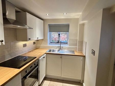 2 bedroom character property to rent - Photo 5