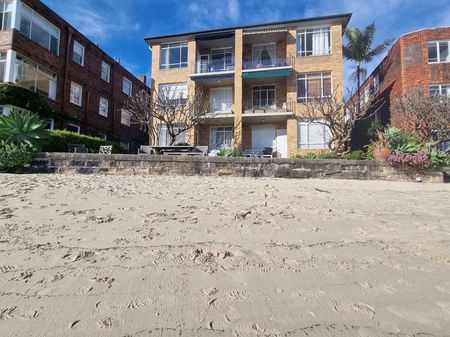 HARBOURFRONT TWO BEDROOM UNIT IN BOUTIQUE BUILDING - Photo 4