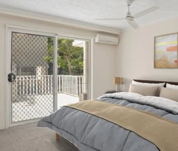 Stylishly Two Bedroom Renovated Apartment in the Heart of Southport - Photo 4