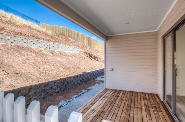 Spacious Home with a View! - Photo 1