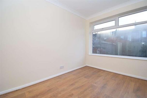 The Sycamores, Horbury, WF4 - Photo 1