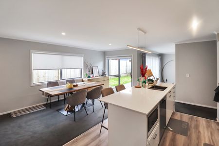 Modern Three-bedroom Home - Photo 5