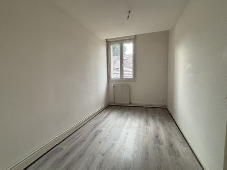 Location Appartement 3 pièces 83m² CHARLIEU 42190 - Photo 2