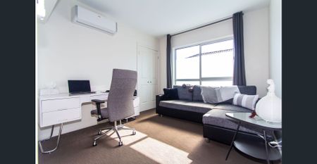 Space, Style & 60m2 of Outdoor Living! - Photo 2