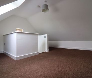 Hillfield Court Road, Gloucester - Photo 2