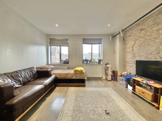 Peterborough - Photo 1