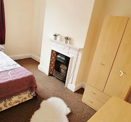 6 Bed - 17 St. Michael's Terrace, Headingley, Leeds - LS6 3BQ - Student - Photo 5