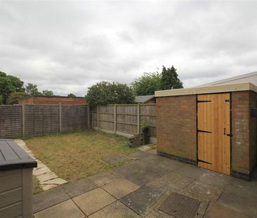 3 bedroom end of terrace house to rent - Photo 2