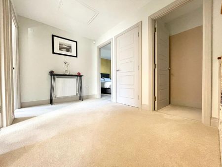 4 bedroom detached house to rent - Photo 2