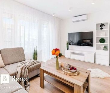 Arvin & Benet | Nový vzdušný byt s veľkorysým balkónom a parkovacím... - Fotografia 1