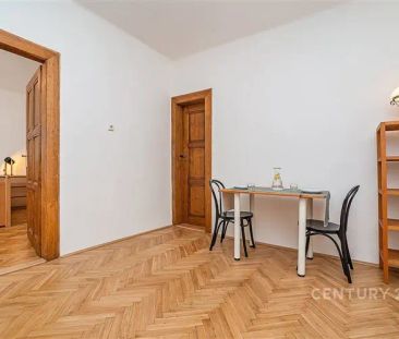Pronájem světlého bytu 2+1 s lodžií na prestižní adrese v Karlíně - Фото 3