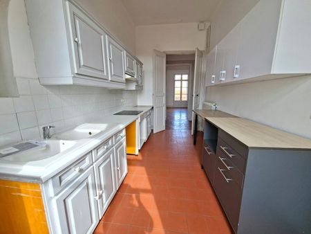 Location - Appartement T5 de 144 m² avec deux balcons et cave - Proche de la Gare - Photo 3