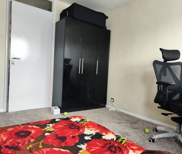 2 Bed Maisonette, Fulmead Road, RG30 - Photo 4