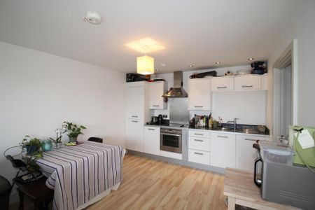 2 bedroom apartment to rent - Photo 4