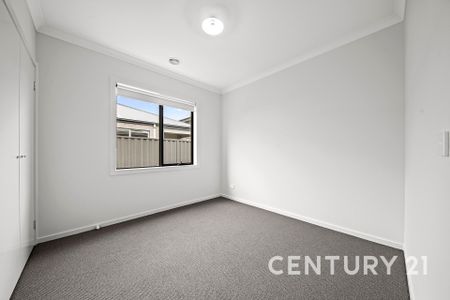 Modern Family Home with Two Lounge Rooms - Photo 2