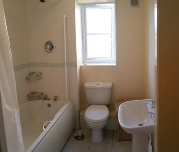 3 bedroom flat to rent - Photo 6