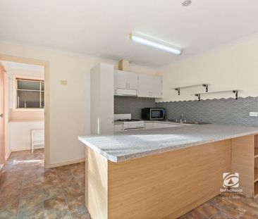 LOW-MAINTENANCE LIVING WITH OUTDOOR APPEAL. - Photo 6