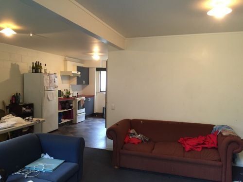 Sunny 4-6 bedroom flat in prime location - Photo 1