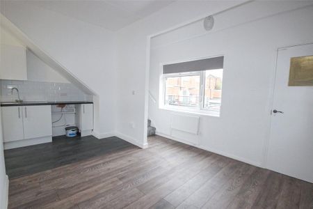 3 bedroom apartment to rent - Photo 2