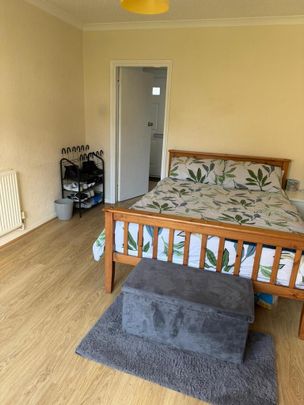 1 bedroom in a house share to rent - Photo 1