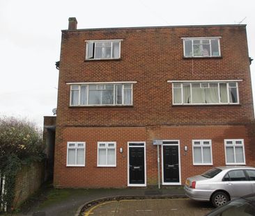 Farncombe Street, Farncombe, Surrey, GU7 - Photo 5