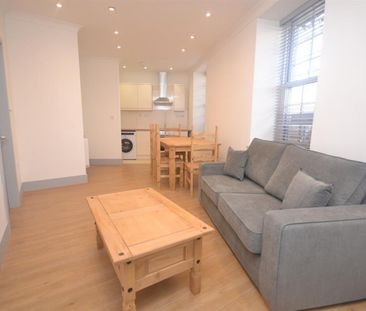 2 bedroom Flat To Let - Photo 2