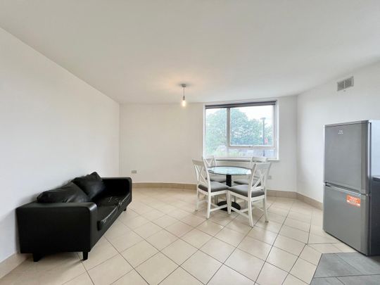 1 Bed Flat, London Road, SM4 - Photo 1