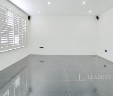 3 bedroom house to rent Charnwood Crescent, Chandler's Ford, Eastle... - Photo 1