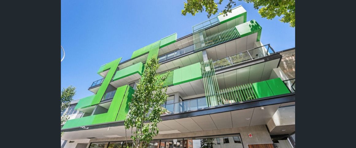 LIGHT-FILLED APARTMENT WITH STUDY SPACE IN PRIME CIVIC LOCATION - Photo 1