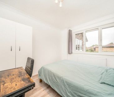 Morland Close, Hampton, TW12 - Photo 3