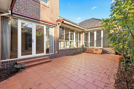 Elegant 4-Bedroom Family Home in Balwyn High Zone - Photo 3