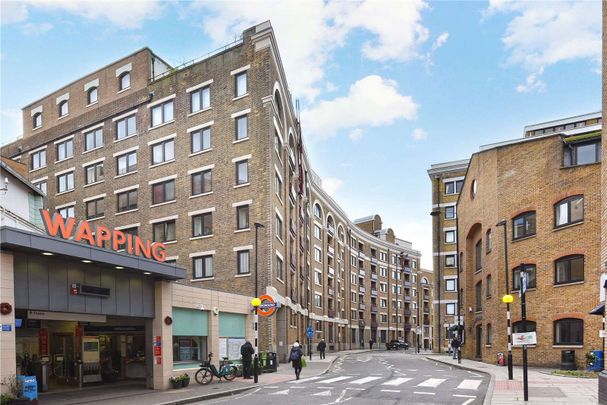 A bright, exceptionally spacious one bedroom apartment, situated on the first floor of this fine riverside, warehouse conversion, originally constructed in the 1920's. - Photo 1