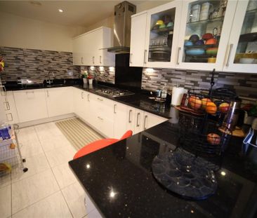 4 bedroom semi-detached house to rent - Photo 5