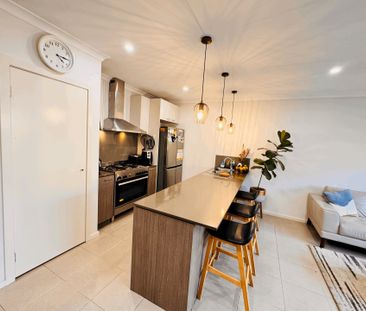 24 Ravenhurst Circuit, Cranbourne North - Photo 3