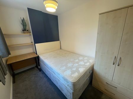 6 Bed Student Accommodation - Photo 4