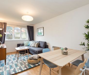 1 Bed Flat, Spa Court, SE16 - Photo 2