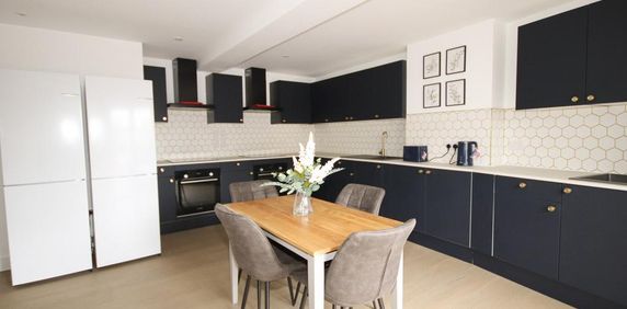 1 bedroom in a house share to rent - Photo 2