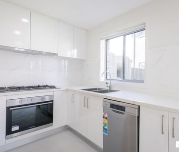 15 Guma Glade, Riverstone NSW 2765 - House For Rent | Domain - Photo 3