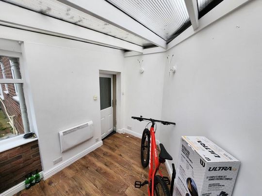 1 bedroom in a house share to rent - Photo 1