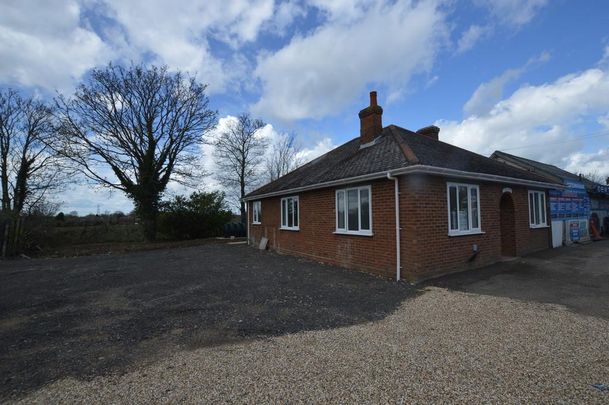 3 bedroom detached bungalow to rent - Photo 1