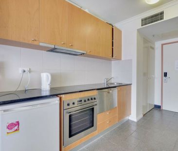 Furnished Studio - Perfect Location - Photo 1
