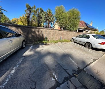 Cozy 2 Bedroom Unit - Walking distance to Glenelg Beach - Photo 1