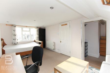 4 bedroom terraced house to rent - Photo 5