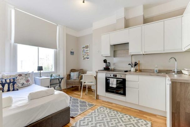 Studio to rent - Photo 1