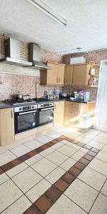 An Awesome Houseshare for Rent in Southampton Room 2 - Photo 3