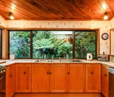 BLOCKHOUSE BAY - Great 4 Bedrooms Family Home with View and Privacy - Photo 5