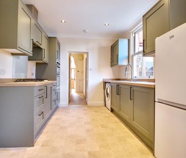 4 bedroom terraced house to rent - Photo 5